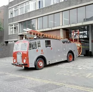 Images Dated 31st May 1992: LFDCA-LFB Vintage fire engine at Clapham fire station