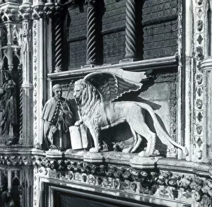 Ledge Gallery: The Lion of Venice, Italy