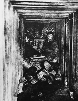 <b class=qtipBold><figcaption>Listening post WWI</figcaption></b><br>Listening post in a mine shift during World War I<br><em>© Mary Evans/Robert Hunt Collection</em> Listening post WWI
