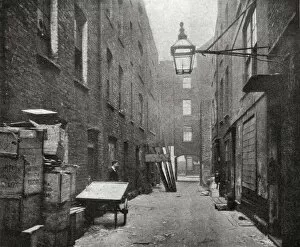 Feathers Collection: London Slums - Feathers Court, Drury Lane