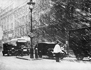 <b class=qtipBold><figcaption>London Snowed Upon</figcaption></b><br>Snow falls upon a London street : a bobby wears a distinctive winter cape, making sure that vehicles obey the instruction to Drive Slowly<br><em>© Mary Evans Picture Library</em> London Snowed Upon