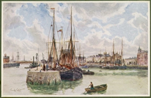 <b class=qtipBold><figcaption>Lowestoft Harbour</figcaption></b><br>Fishing boats in the harbour at Lowestoft, Suffolk.<br><em>© Mary Evans Picture Library</em> Lowestoft Harbour