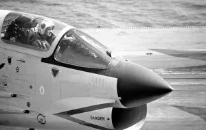 Difficult Gallery: LTV F-8FN Crusader cockpit close-up