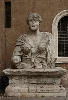 Images Dated 10th April 2009: Madama Lucrezia roman bust