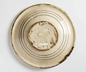 <b class=qtipBold><figcaption>Maiolica plate, underside</figcaption></b><br>Tin-glazed earthenware (maiolica) plate, hand-painted with a linear geometric interlacing pattern of squares, flower heads and curved lines, made in Montelupo, Italy, c.1575-1625. Date: 1575-1625<br><em>© The Geffrye Museum of the Home / Mary Evans Picture Library</em> Maiolica plate, underside