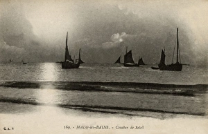 Images Dated 20th January 2016: Malos-les-Bains, France - boats at sunset