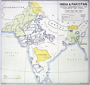<b class=qtipBold><figcaption>Map of India and Pakistan</figcaption></b><br>India and Pakistan, showing States, and areas allocated to neither new country, 1948 Date: 1948<br><em>© Mary Evans / National Archives</em> Map of India and Pakistan