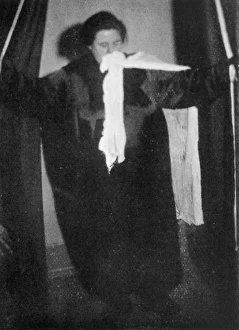 <b class=qtipBold><figcaption>Medium/Helen Duncan</figcaption></b><br>HELEN DUNCAN Duncan produces ectoplasm during a test by Harry Price<br><em>© Mary Evans Picture Library/HARRY</em> Medium/Helen Duncan