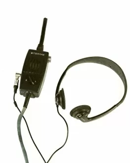 Images Dated 30th March 2009: Metropolitan Police headphones and radio