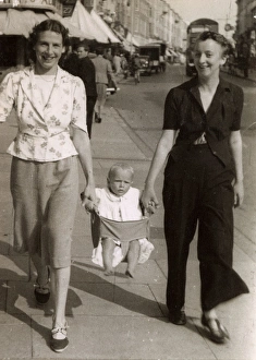 Mother baby and Mothers sister - Eastbourne, East Sussex Mother baby and Mothers sister - Eastbourne, East Sussex