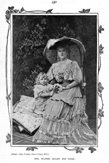 Mrs Wilfred Ashley and child (Edwina Mountbatten) Mrs Wilfred Ashley and child (Edwina Mountbatten)