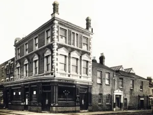 London Boozer Photographs Prints: Photograph of Bolton Hotel, Chiswick, London