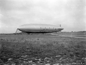 The US Navy airship ZRS-4 Akron in moored on its mobile mast The US Navy airship ZRS-4 Akron in moored on its mobile mast