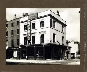 Vintage London Pubs Prints: Photograph of Champion PH, Bayswater, London