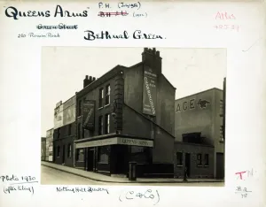 London Boozer Photographs Prints: Photograph of Queens Arms, Bethnal Green, London