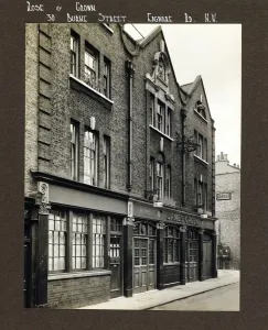 Rose and Crown PH, Edgware Road London Print circa 1939