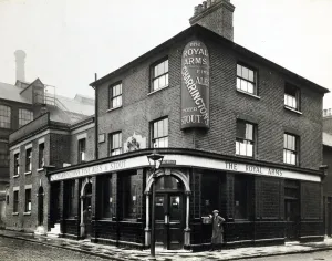 London Boozer Photographs Prints: Photograph of Royal Arms, Silvertown, London