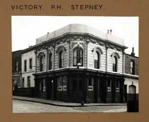 London Boozer Photographs Prints: Photograph of Victory PH, Stepney, London