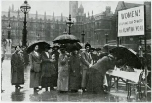 Women signing on for munitions work 1915 Print : July 1915
