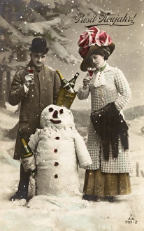<b class=qtipBold><figcaption>New Year Greetings Card</figcaption></b><br>A humourous photographic New Year Greetings card from Germany, depicting a couple tucking into sparkling red wine having spent a productive few hours making the snowman who stands happily between them. Mr Frosty is providing the perfect surface for supporting the wine bucket! Date: 1911<br><em>© Mary Evans / Grenville Collins Postcard Collection</em> New Year Greetings Card