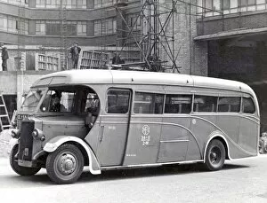 Images Dated 5th October 2011: NFS personnel coach from District 34-HQ, Ealing, WW2
