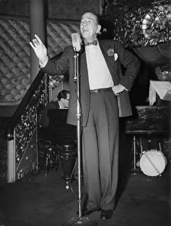 Nightclubs Gallery: Noel Coward in cabaret at the Cafe de Paris