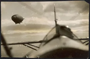 <b class=qtipBold><figcaption>Norge Polar Flight</figcaption></b><br>The 'Norge' airship, hired from Italy by Amundsen, at the start of its flight over the North Pole. From Spitzbergen it made a 17-hour flight to Alaska.<br><em>© Mary Evans Picture Library</em> Norge Polar Flight