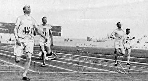 1924 Gallery: Olympic 400m race finish 1924, Eric Liddell