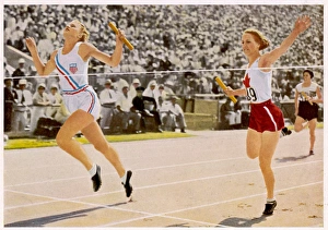 <b class=qtipBold><figcaption>Olympics/1932/Wom Relay</figcaption></b><br>An American woman wins the 4x100m relay<br><em>© 497438</em> Olympics/1932/Wom Relay