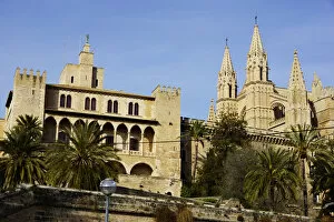 Images Dated 16th April 2013: Palma, Mallorca - Cathedral Sa Seu, Almudaina Palace