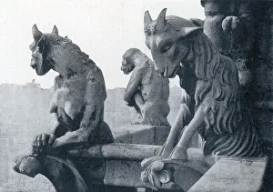<b class=qtipBold><figcaption>Paris Notre Dame</figcaption></b><br>A trio of gargoyles.<br><em>© Mary Evans Picture Library 2015 - https://copyrighthub.org/s0/hub1/creation/maryevans/MaryEvansPictureID/10205556</em> Paris Notre Dame