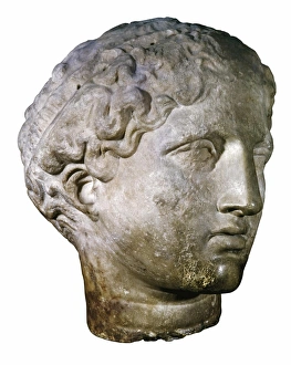 <b class=qtipBold><figcaption>Parthenon. Pediment. Greek art</figcaption></b><br>Laborde Head. 448 - 432 BC. Fragment of the feminine figure from the western fronton pediment. Classical Greek art. Sculpture on marble. FRANCE. ΌE-DE-FRANCE. Paris. Louvre Museum. Proc: GREECE. ATTICA. Athens. Acropolis. Parthenon.<br><em>© BeBa/Iberfoto/Mary Evans</em> Parthenon. Pediment. Greek art