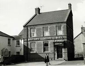 The National Brewery Centre Archives Collection: Photograph of Beehive Inn, Yeovil, Somerset