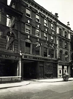 The National Brewery Centre Archives Collection: Photograph of Black Horse PH, Oxford Street, London