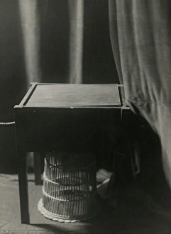 Photograph of electrical counter-poise table for taking auto Photograph of electrical counter-poise table for taking auto