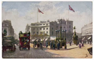 <b class=qtipBold><figcaption>Piccadilly Circus C1905</figcaption></b><br>Piccadilly Circus - buses and traffic<br><em>© Mary Evans Picture Library</em> Piccadilly Circus C1905