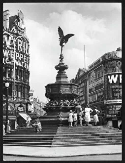 Circus Gallery: Piccadilly / Eros 1950S