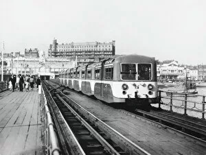 Electric Gallery: Pier Train / Southend
