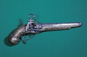 Pistol of flint stone. 18th century. Spain Pistol of flint stone. 18th century. Spain