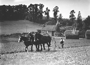 <b class=qtipBold><figcaption>Ploughing field 1930s</figcaption></b><br><br><em>© Mary Evans / National Archives</em> Ploughing field 1930s