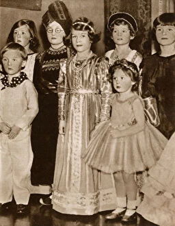 Siblings Gallery: Princess Elizabeth and Princess Margaret - Fancy Dress Dance