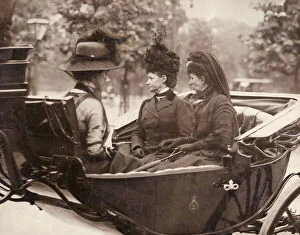Sister Gallery: Queen Alexandra and Empress Marie leaving Victoria Station
