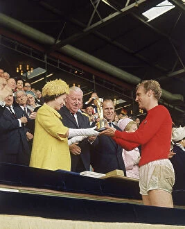 Football Posters: Queen Elizabeth II presents Bobby Moore with World Cup