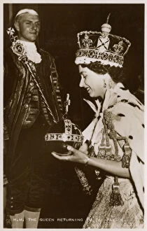 Majesty Gallery: Queen Elizabeth II - Returning to the Palace - Coronation