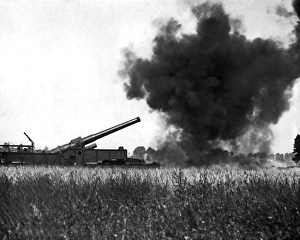 Rail-mounted gun in action, Western Front, WW1 Rail-mounted gun in action, Western Front, WW1