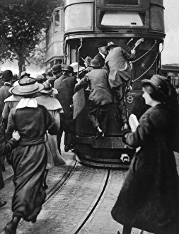 <b class=qtipBold><figcaption>Rail Strike/Crowded Tram</figcaption></b><br>RAIL STRIKE An overcrowded tram on the Thames Embankment, packed with Londoners struggling to get home on a day with no trains or tubes running<br><em>© Mary Evans Picture Library</em> Rail Strike/Crowded Tram