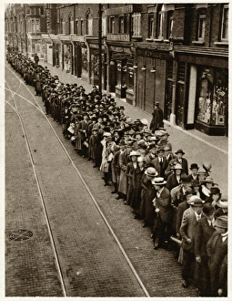 Commuters Gallery: Rail Strike, queing for the tram-car 1919