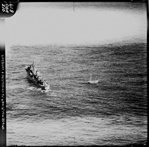<b class=qtipBold><figcaption>Rescuing evacuees</figcaption></b><br><br><em>© Mary Evans / National Archives</em> Rescuing evacuees