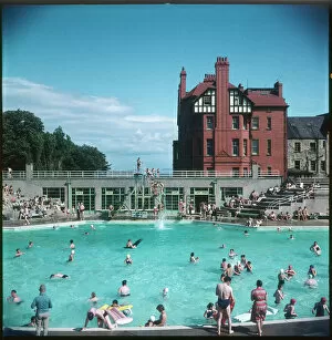 Holiday Makers Gallery: Rhos-On-Sea Lido