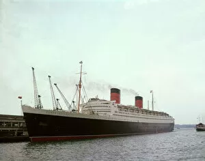 Cranes Gallery: RMS Queen Elizabeth, Cunard Lines